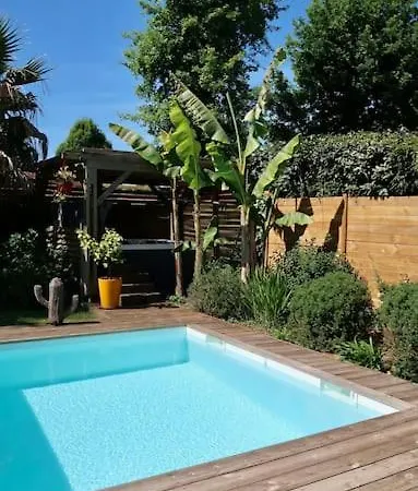 Вилла Piscine Chauffee & Jacuzzi *
